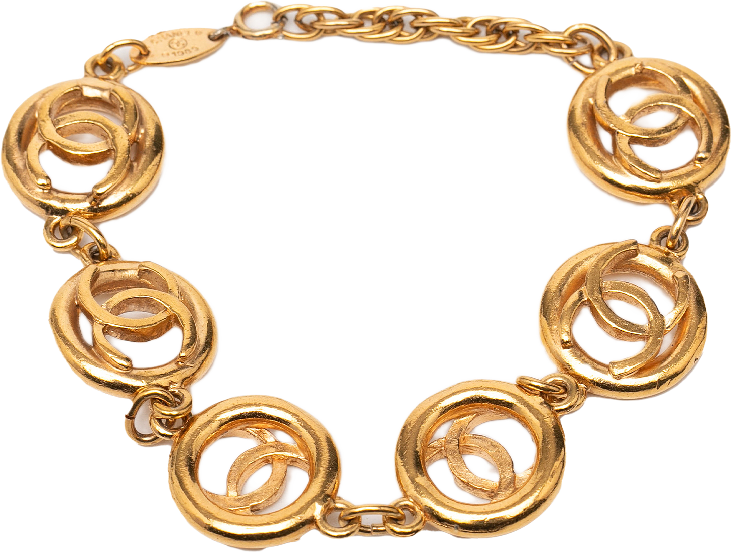 Chanel Cc Gold Plated Openwork Circle Charms Link Bracelet, från Luxclusif, i färgen gold.