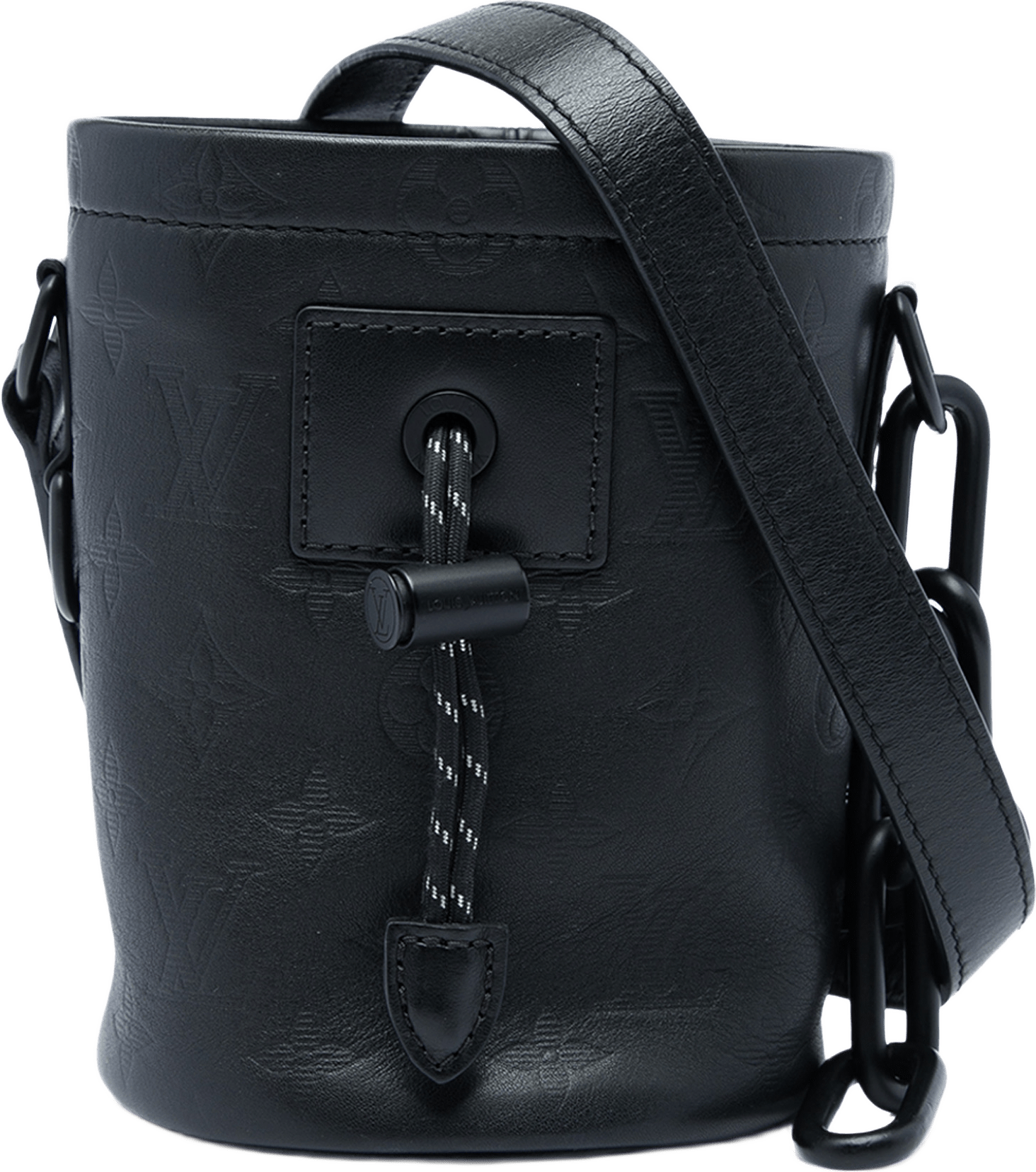 Louis Vuitton Monogram Shadow Nano Chalk, från Luxclusif, i färgen svart.