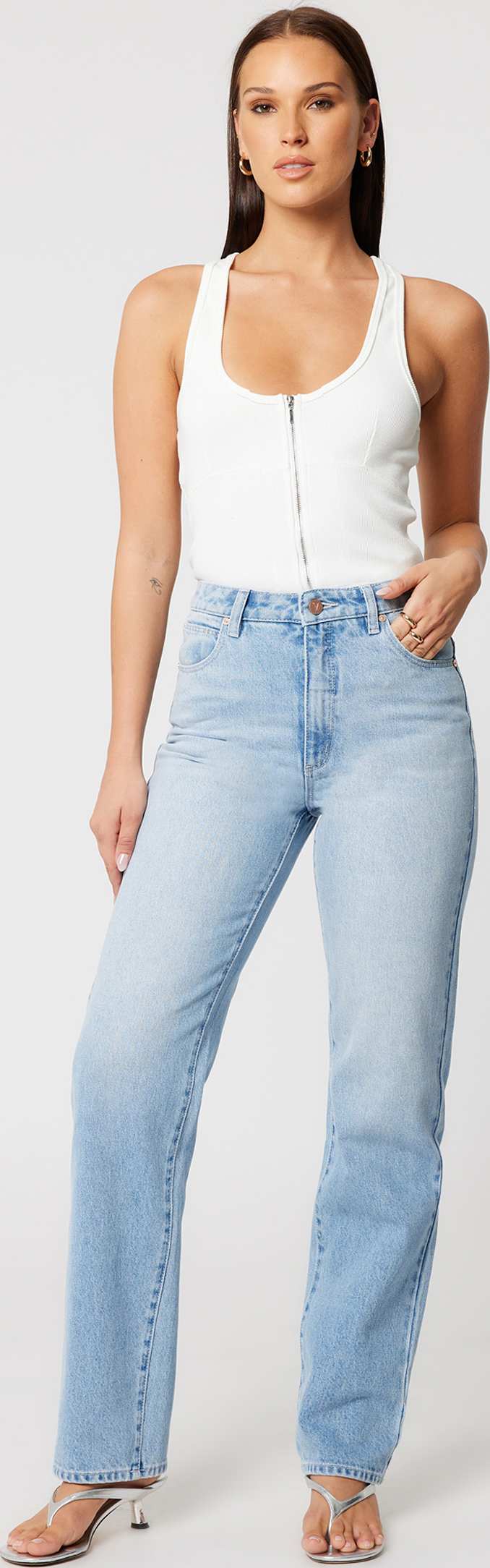 94 High Straight Gia Light Vintage Blue, från Abrand, i färgen blue.