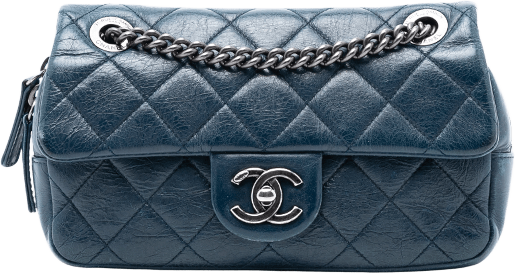 Chanel Small Quilted Aged Calfskin Portobello Flap, från Luxclusif, i färgen navy.