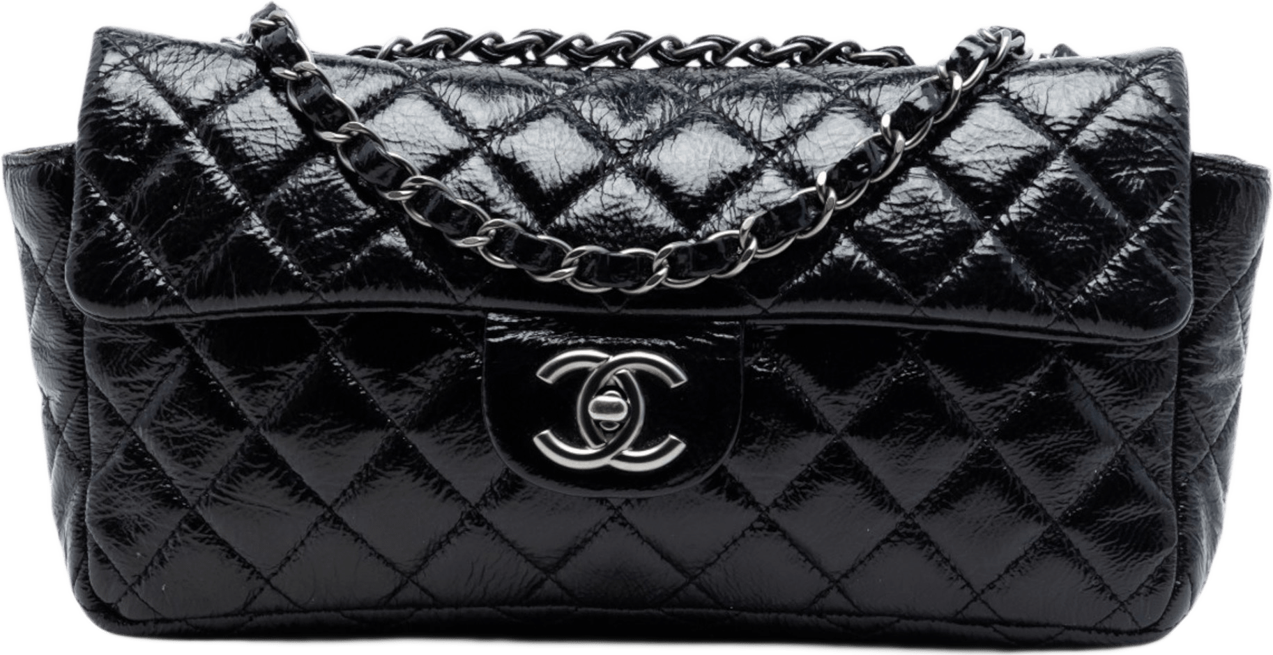 Chanel Quilted Crinkled Patent East West Single Flap, från Luxclusif, i färgen black.