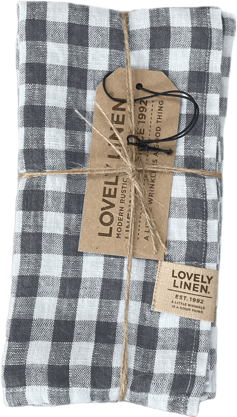 Servetter Misty I Tvättat Lin, från Lovely Linen, i färgen grå rutig.