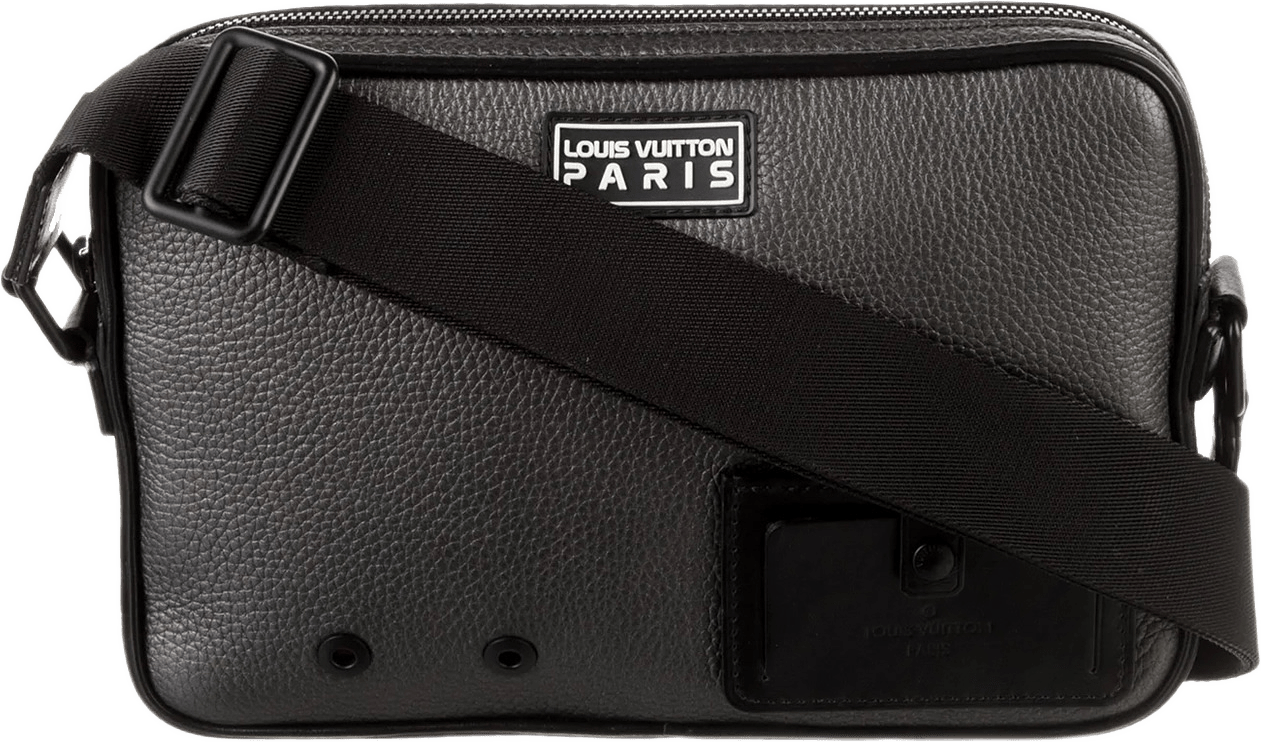 Louis Vuitton Taurillon Alpha, från Luxclusif, i färgen svart.