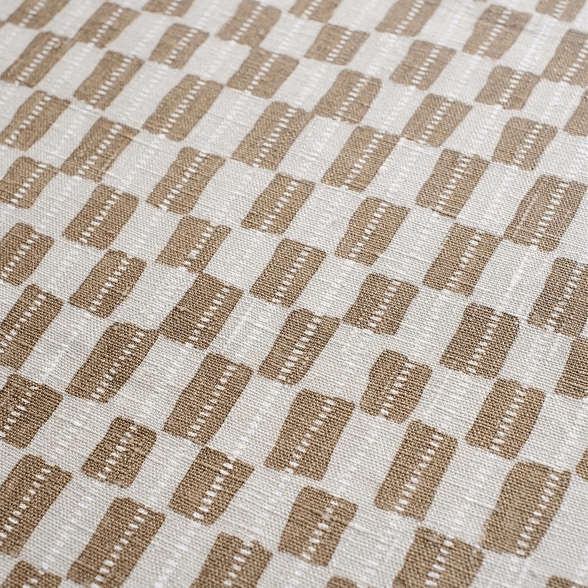 Löpmetertyg Gustav - Nutty/sand, från Littlephant, i färgen nutty/sand.