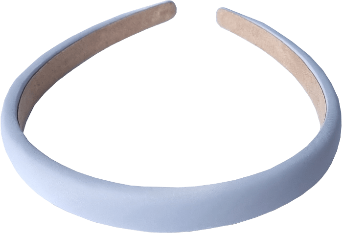 Diadem I Blank Textil 1,5 Cm, från Complement, i färgen lt blue.