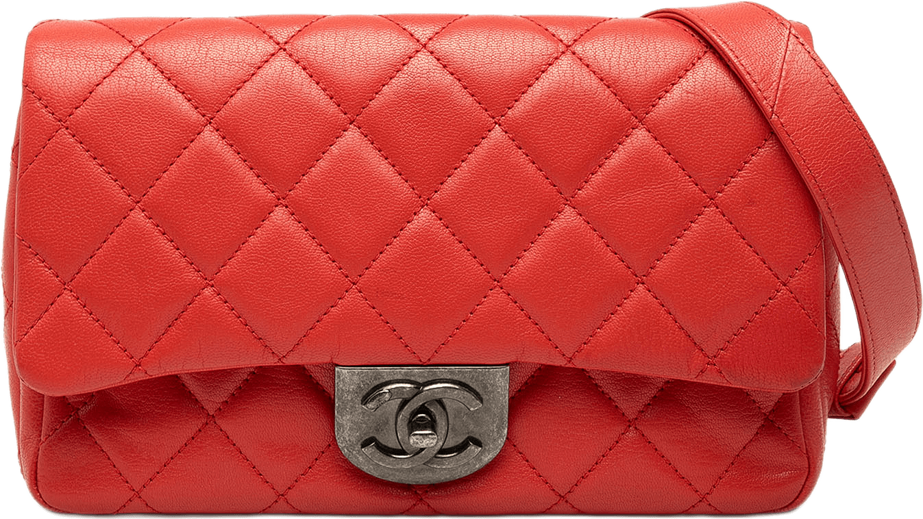 Chanel Small Quilted Goatskin Double Carry Waist Chain Flap, från Luxclusif, i färgen röd.