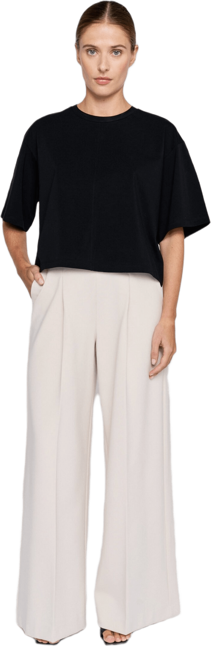 Tibi Tee - Black, från Residus, i färgen black.