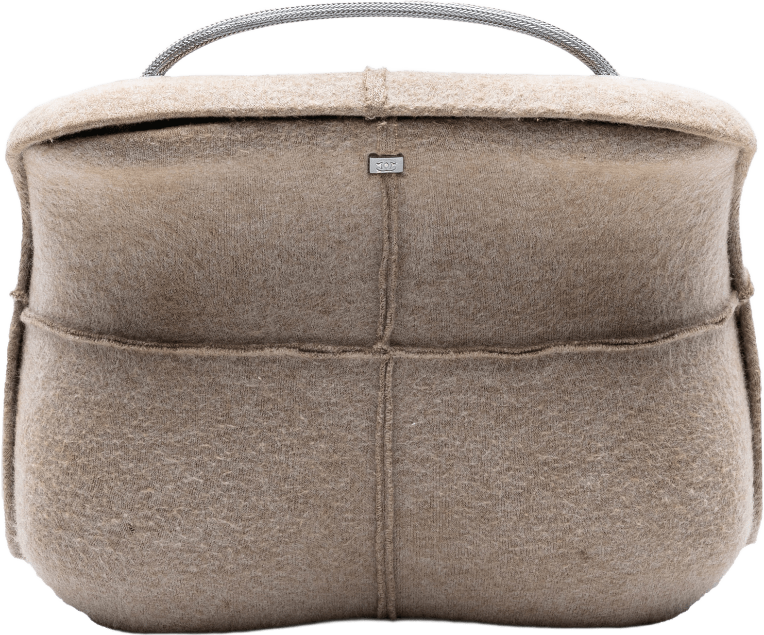 Chanel Felt Millennium Hard Case Crossbody, från Luxclusif, i färgen beige.