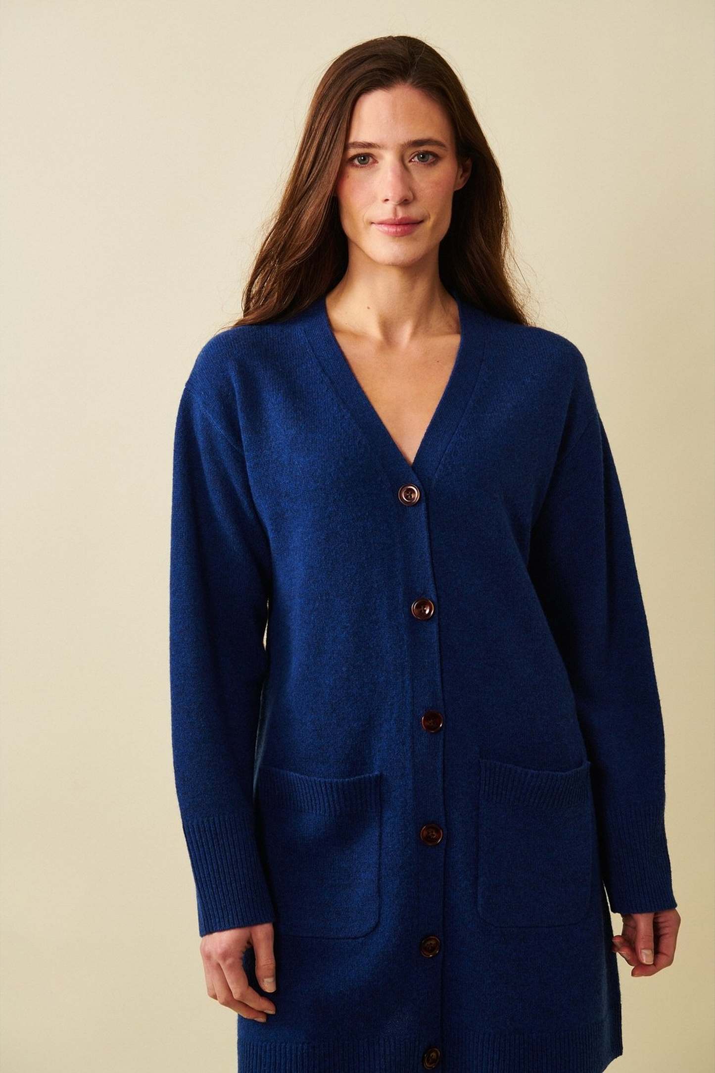 Asta Cardigan, från Jumperfabriken, i färgen blue.