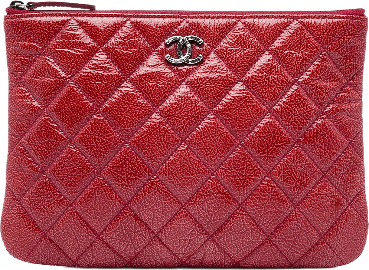 Chanel Small Crinkled Patent O Case Clutch, från Luxclusif, i färgen röd.