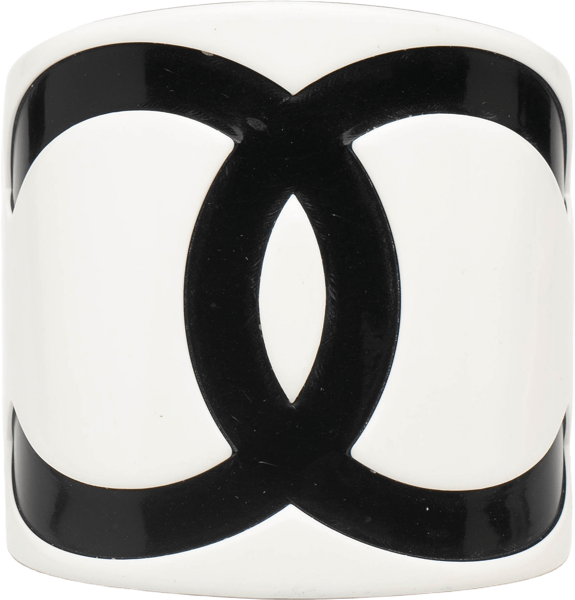 Chanel Resin Cc Logo Cuff Bracelet, från Luxclusif, i färgen white.