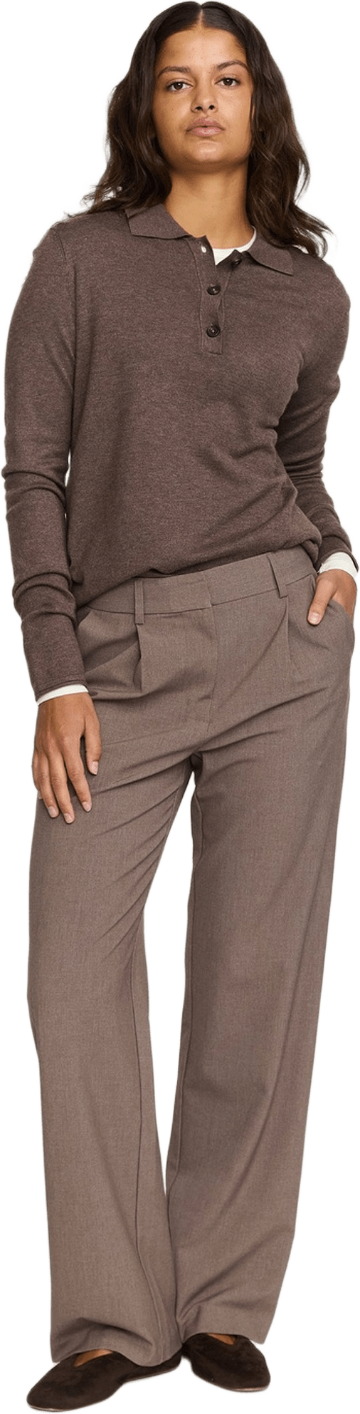 Srvilja Midwaist Loose Pant Grs - Coffee Quartz, från Soft Rebels, i färgen coffee quartz.