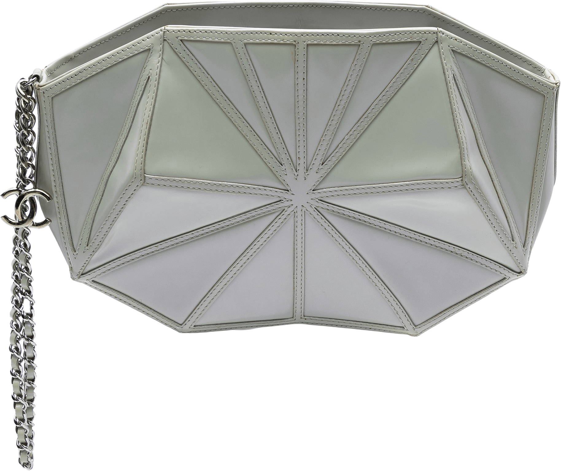 Chanel Pearlescent Lambskin Midnight Swim Wristlet Clutch, från Luxclusif, i färgen ivory.