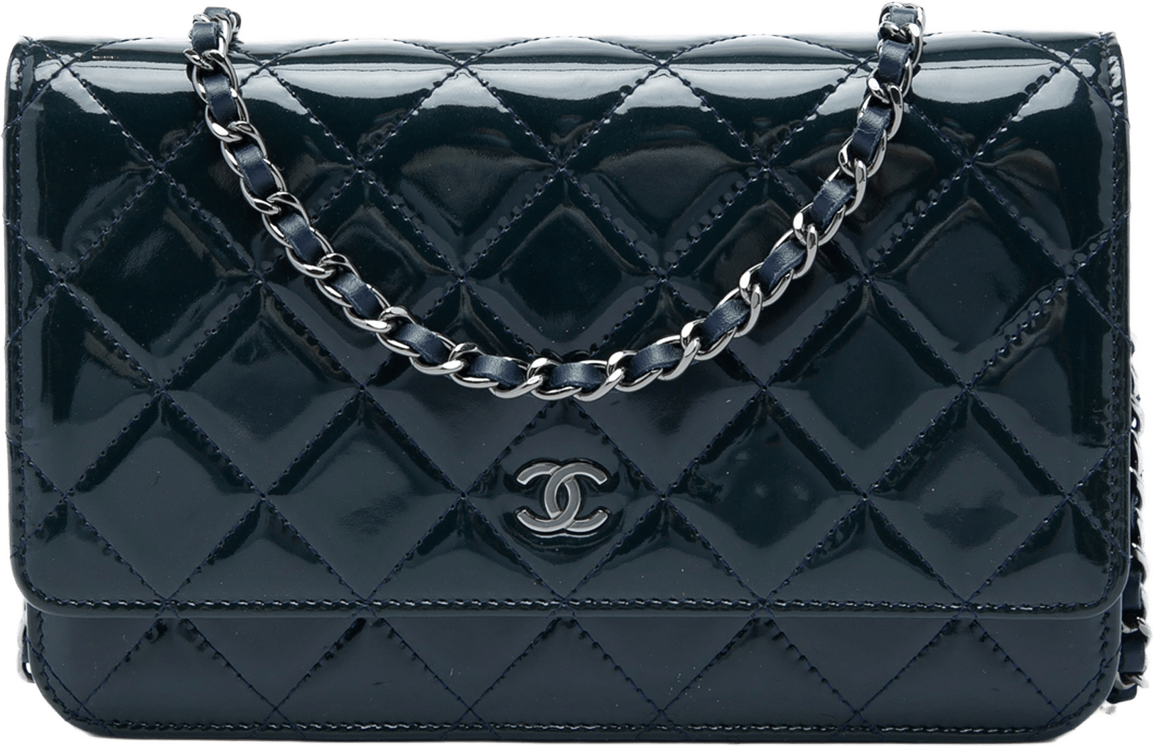 Chanel Cc Quilted Patent Wallet On Chain, från Luxclusif, i färgen blå.
