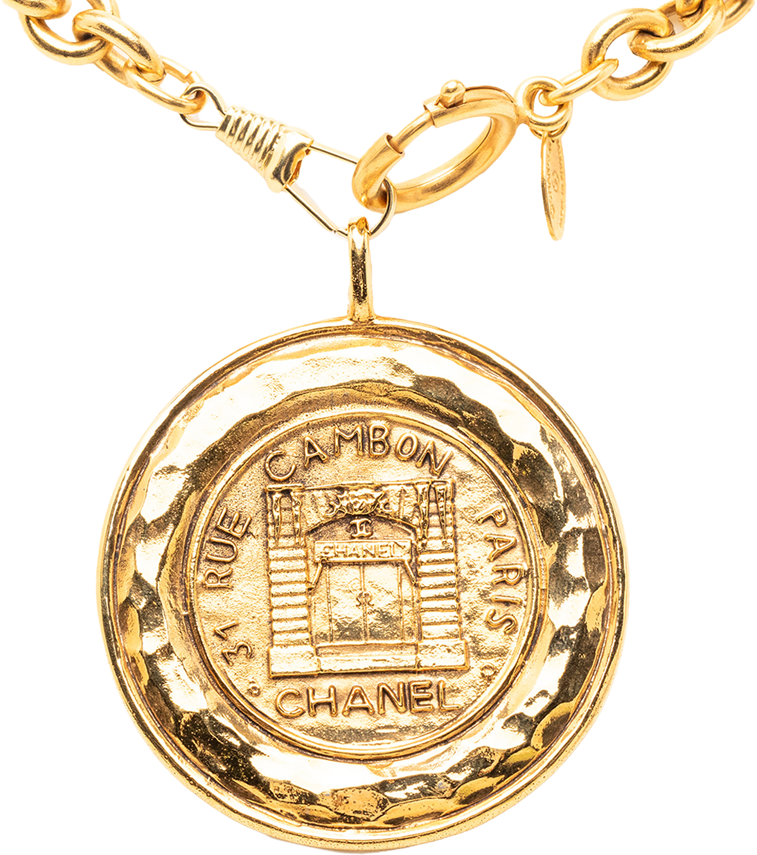 Chanel Gold Plated 31 Rue Cambon Medallion Pendant Necklace, från Luxclusif, i färgen gold.