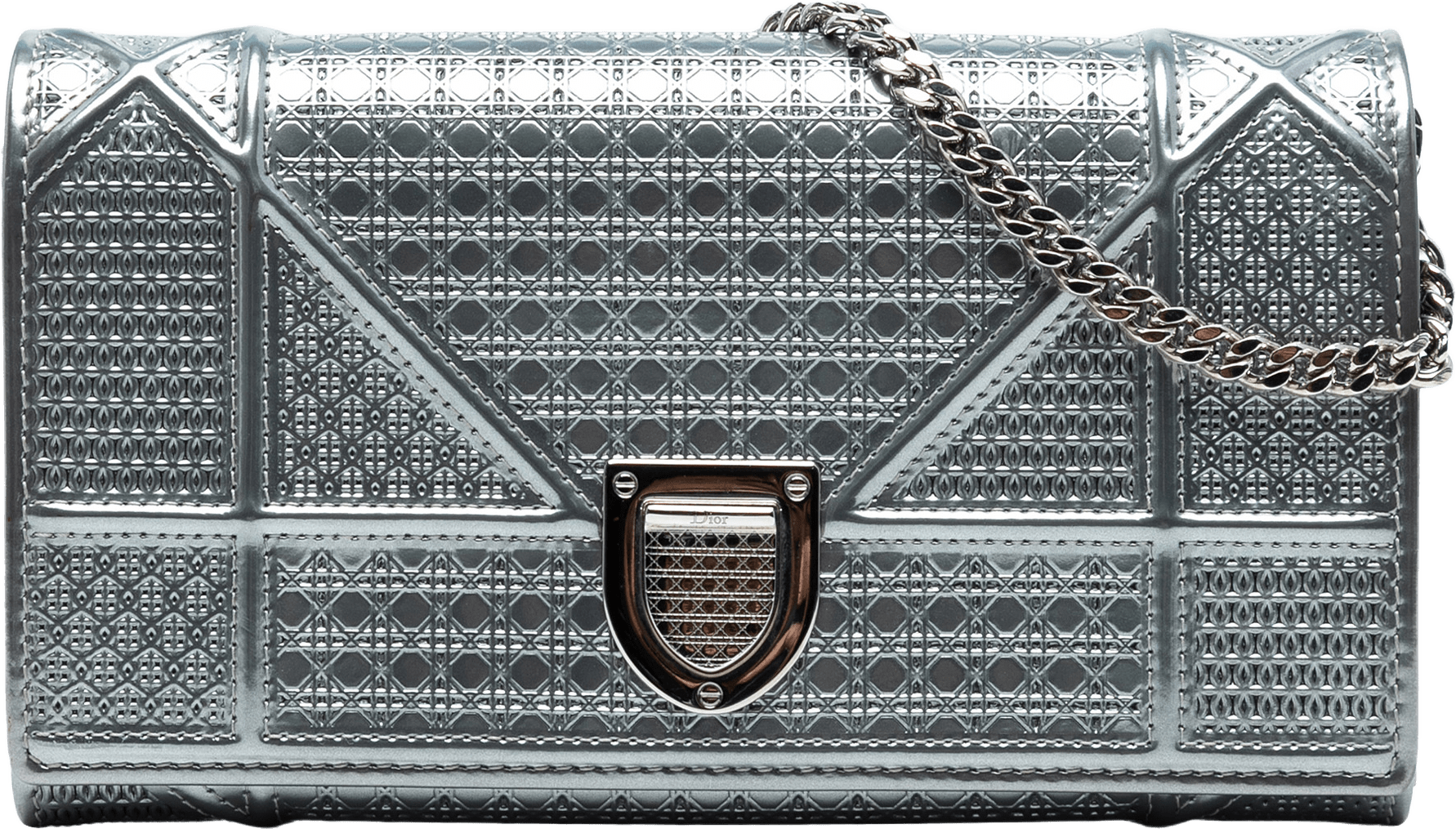 Dior Metallic Patent Microcannage Diorama Wallet On Chain, från Luxclusif, i färgen silver.