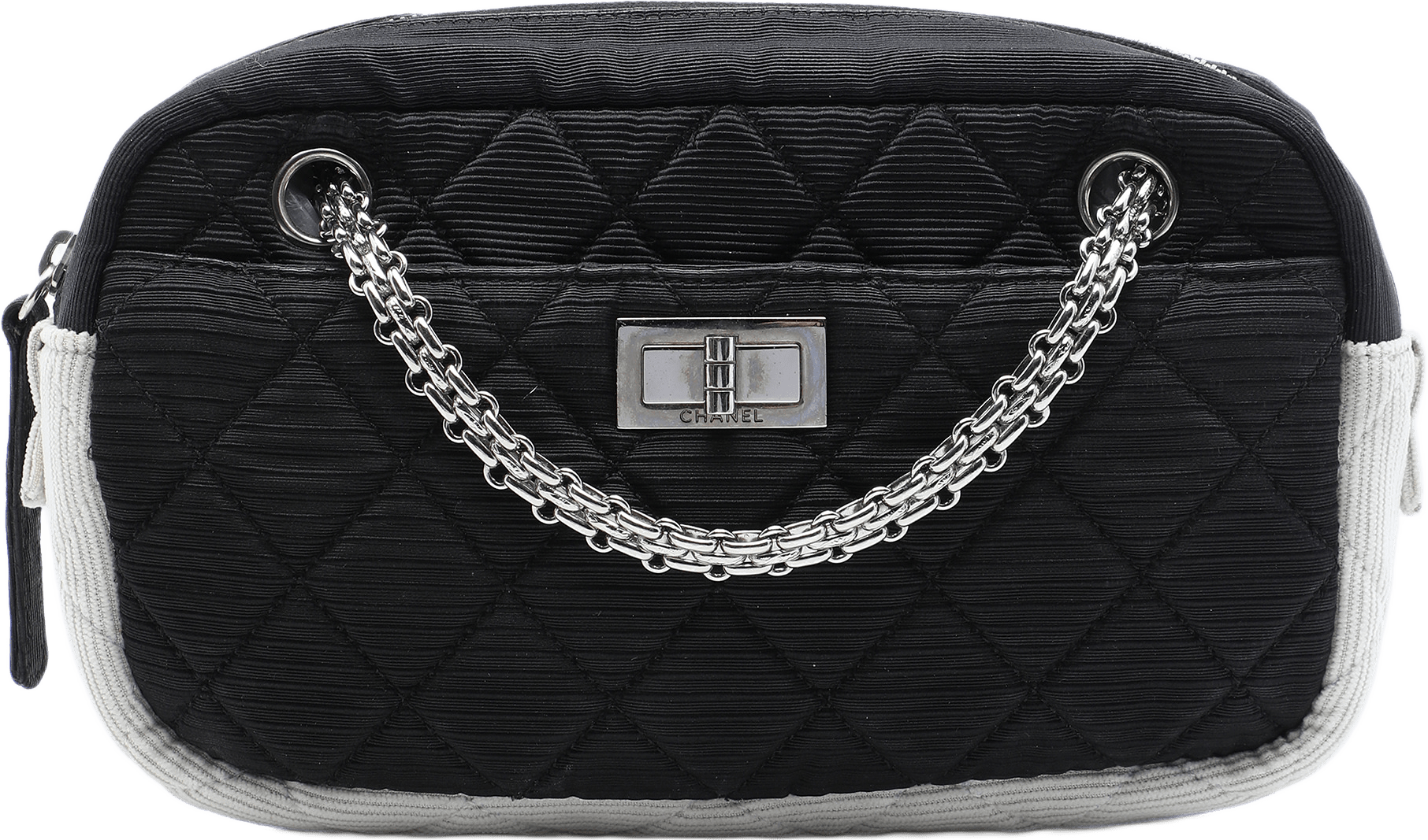 Chanel Bicolor Quilted Nylon Reissue 2.55 Camera Case, från Luxclusif, i färgen svart.