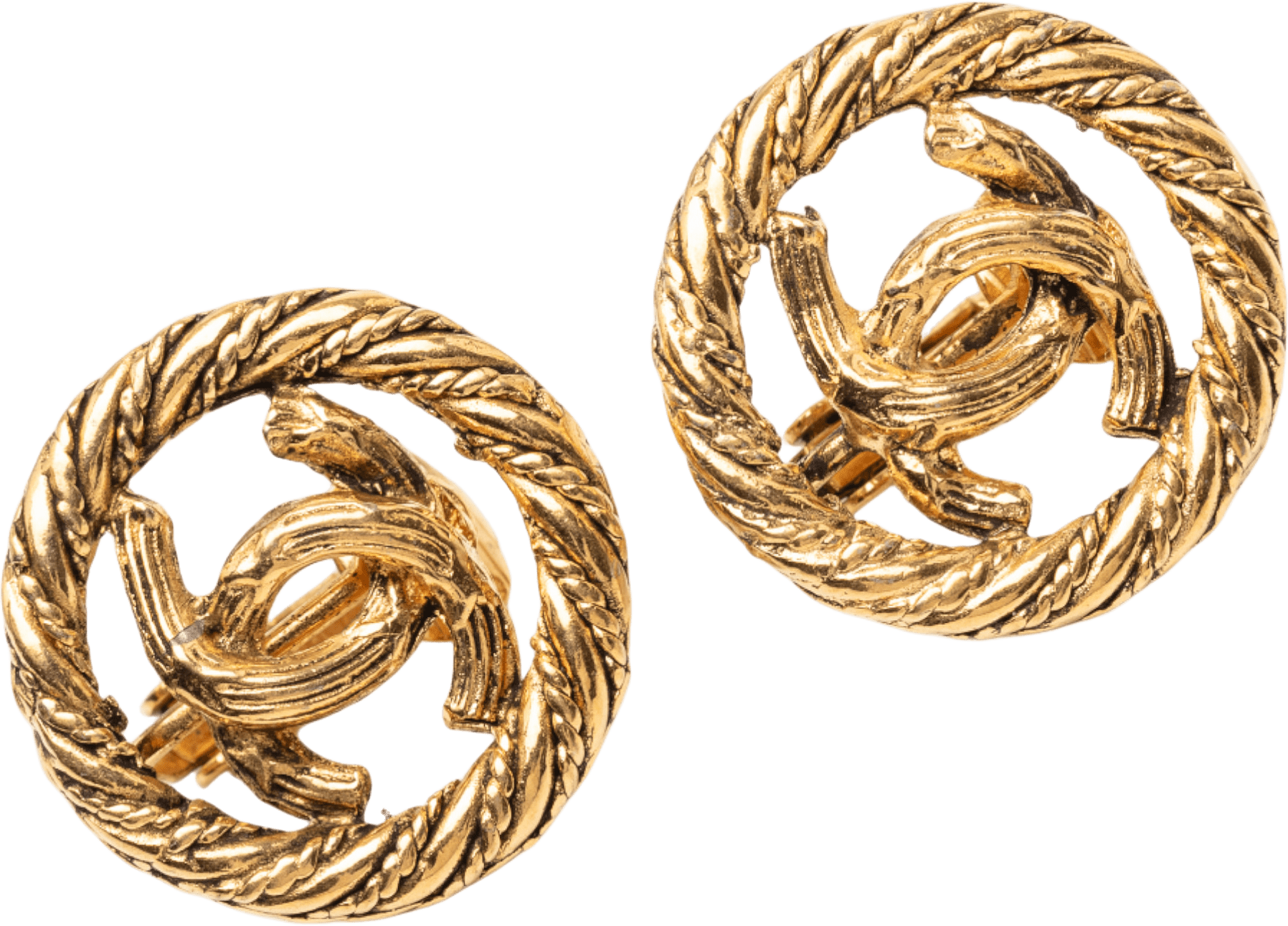 Chanel Cc Gold Plated Round Clip On Earrings, från Luxclusif, i färgen gold.