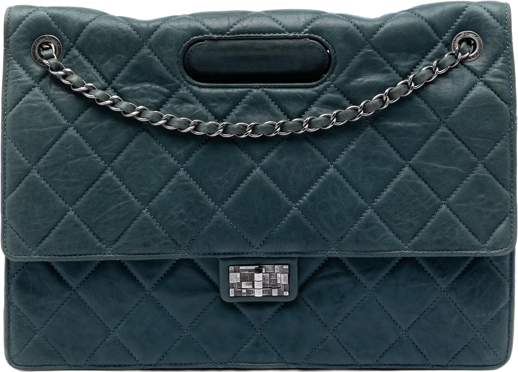 Chanel Paris Byzance Maxi Washed Lambskin Take Away Flap, från Luxclusif, i färgen denim.