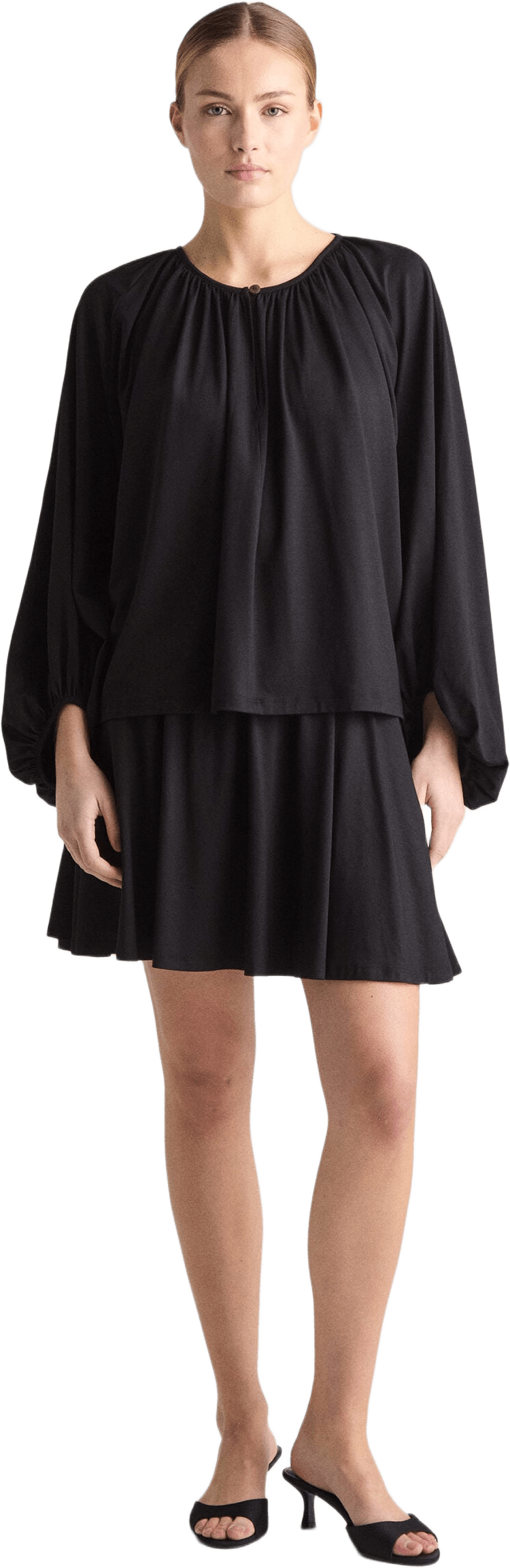 Chloe Top - Black, från Residus, i färgen black.