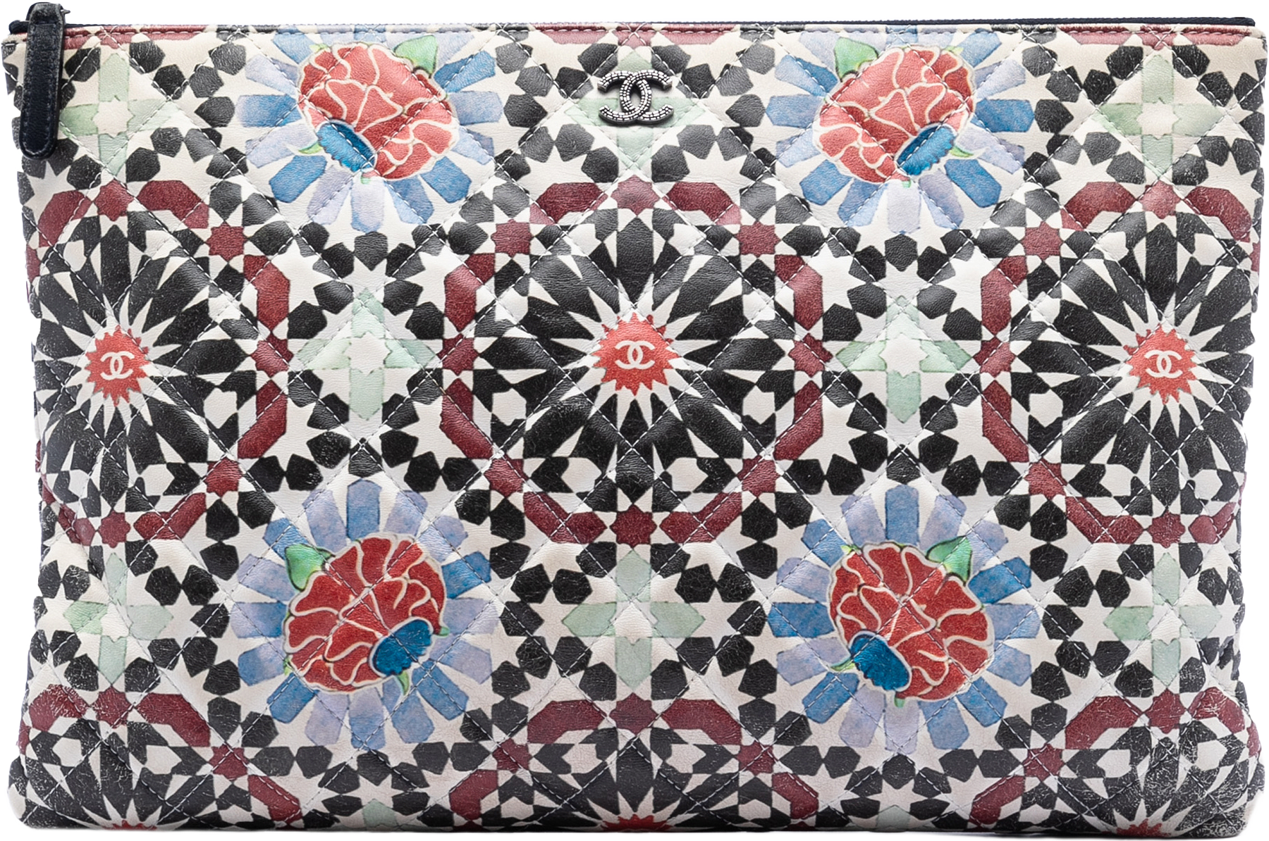 Chanel Paris Dubai Large Printed Lambskin Cosmetic Case, från Luxclusif, i färgen multi.