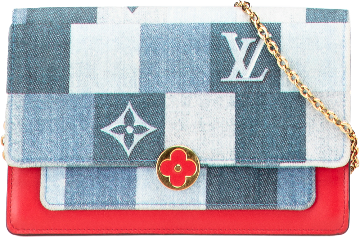 Louis Vuitton Monogram Denim Patchwork Fiore Chain Wallet, från Luxclusif, i färgen blue.