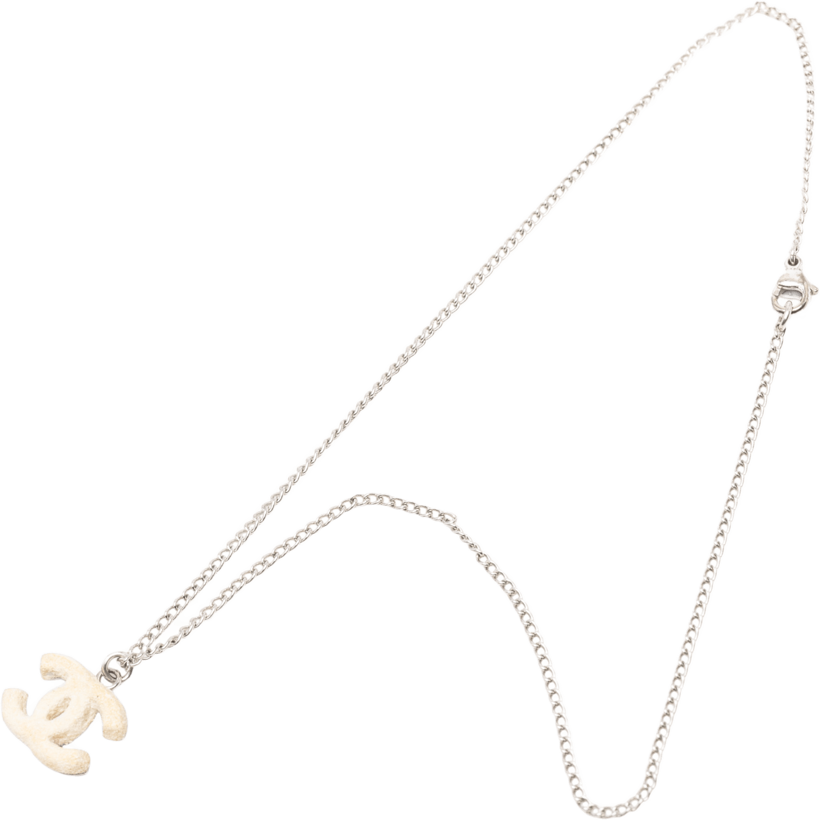 Chanel Silver Plated Textured Cc Pendant Necklace, från Luxclusif, i färgen silver.