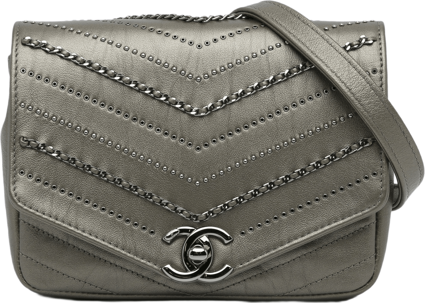 Chanel Small Chevron Data Center Envelope Flap Bag, från Luxclusif, i färgen gold.