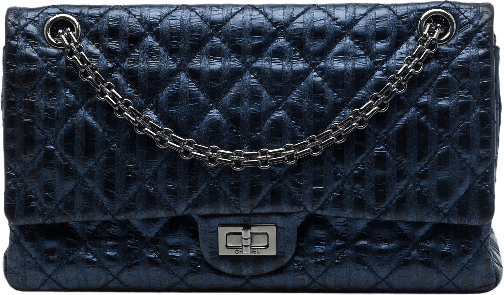 Chanel Quilted Metallic Striped Aged Calfskin Reissue 2.55 Accordion Flap 226, från Luxclusif, i färgen blå.