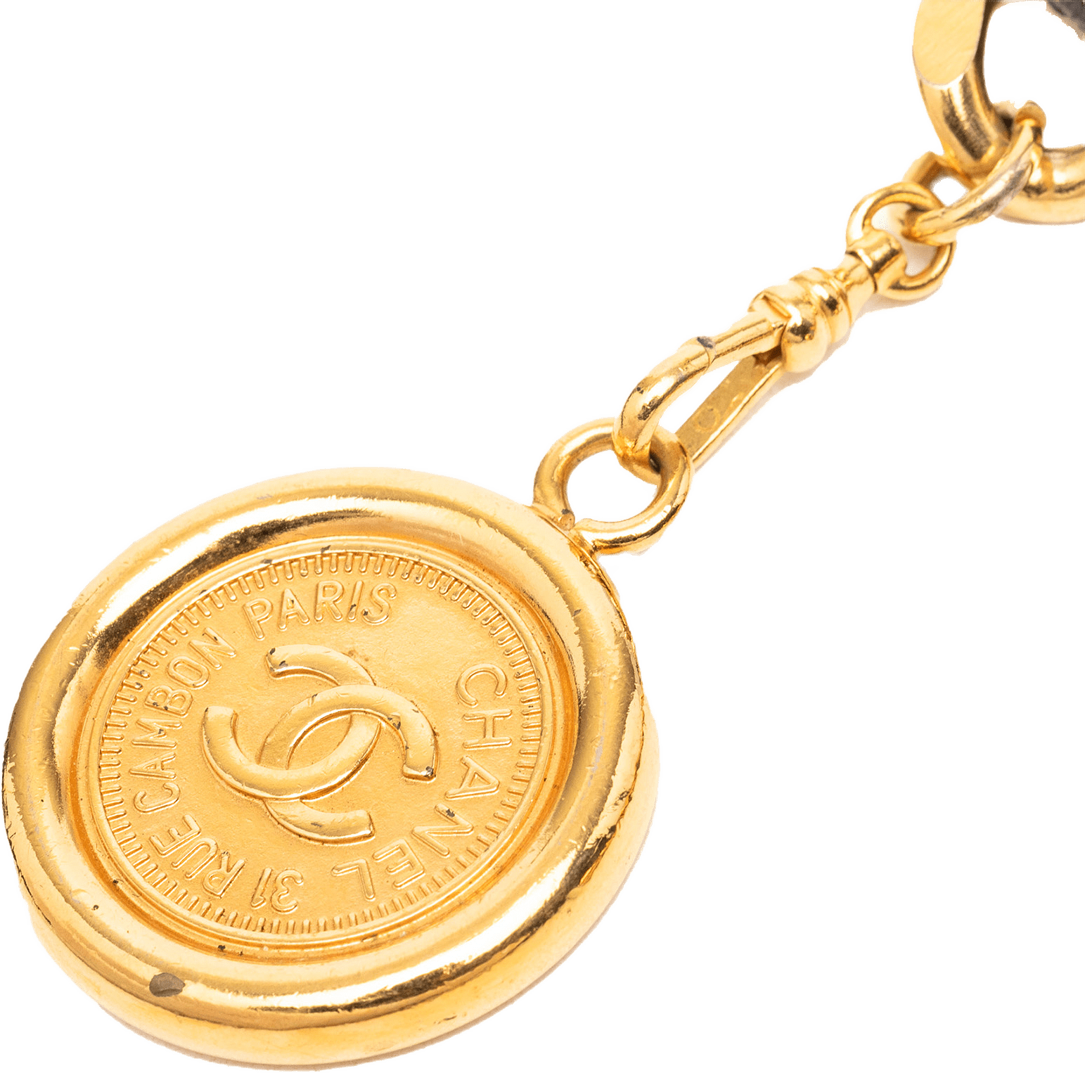Chanel Gold Plated Leather Woven Chain Medallion Belt, från Luxclusif, i färgen gold.