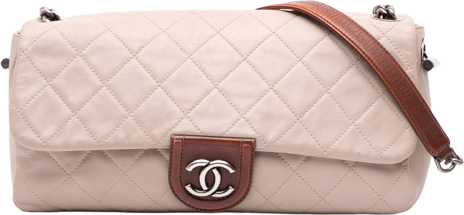 Chanel Large Quilted Lambskin Country Chic Flap, från Luxclusif, i färgen light beige.