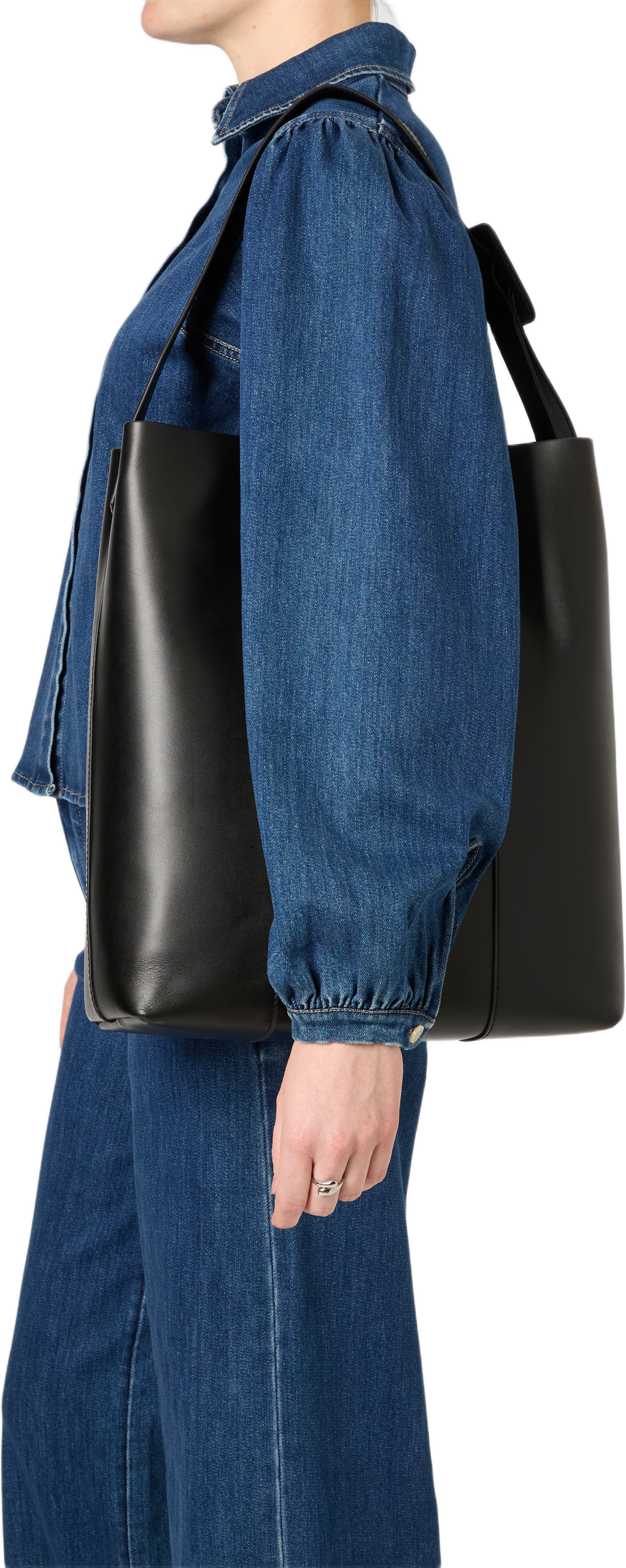 Shopperväska i skinn IRIS, från Wera, i färgen Black.