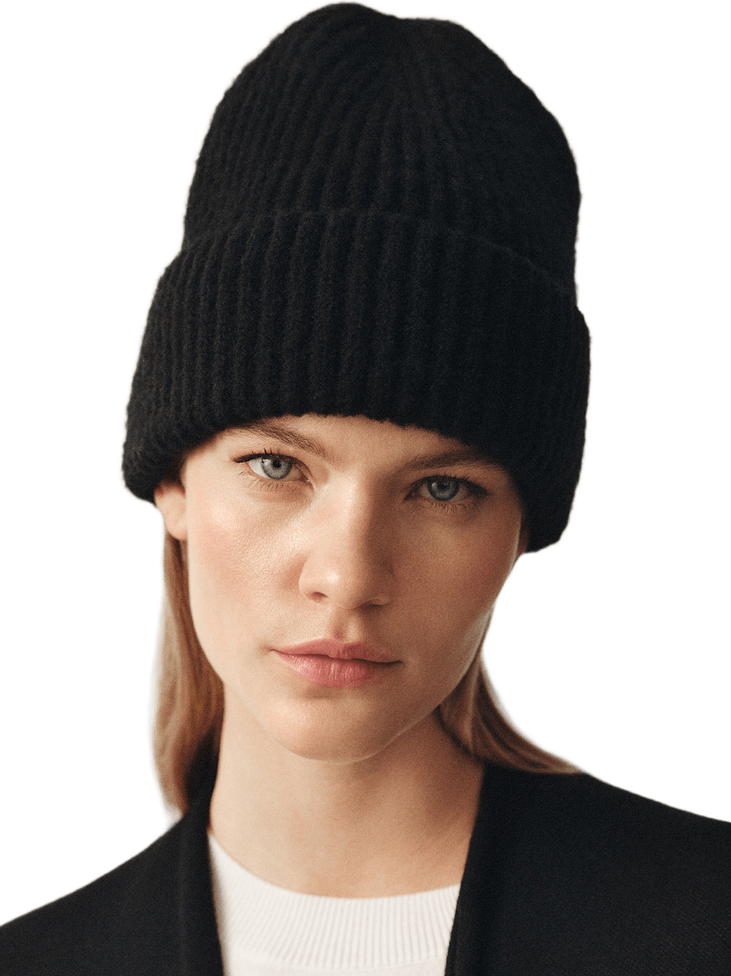 Ribbstickad mössa FIONA, från Å WOMAN, i färgen Black.
