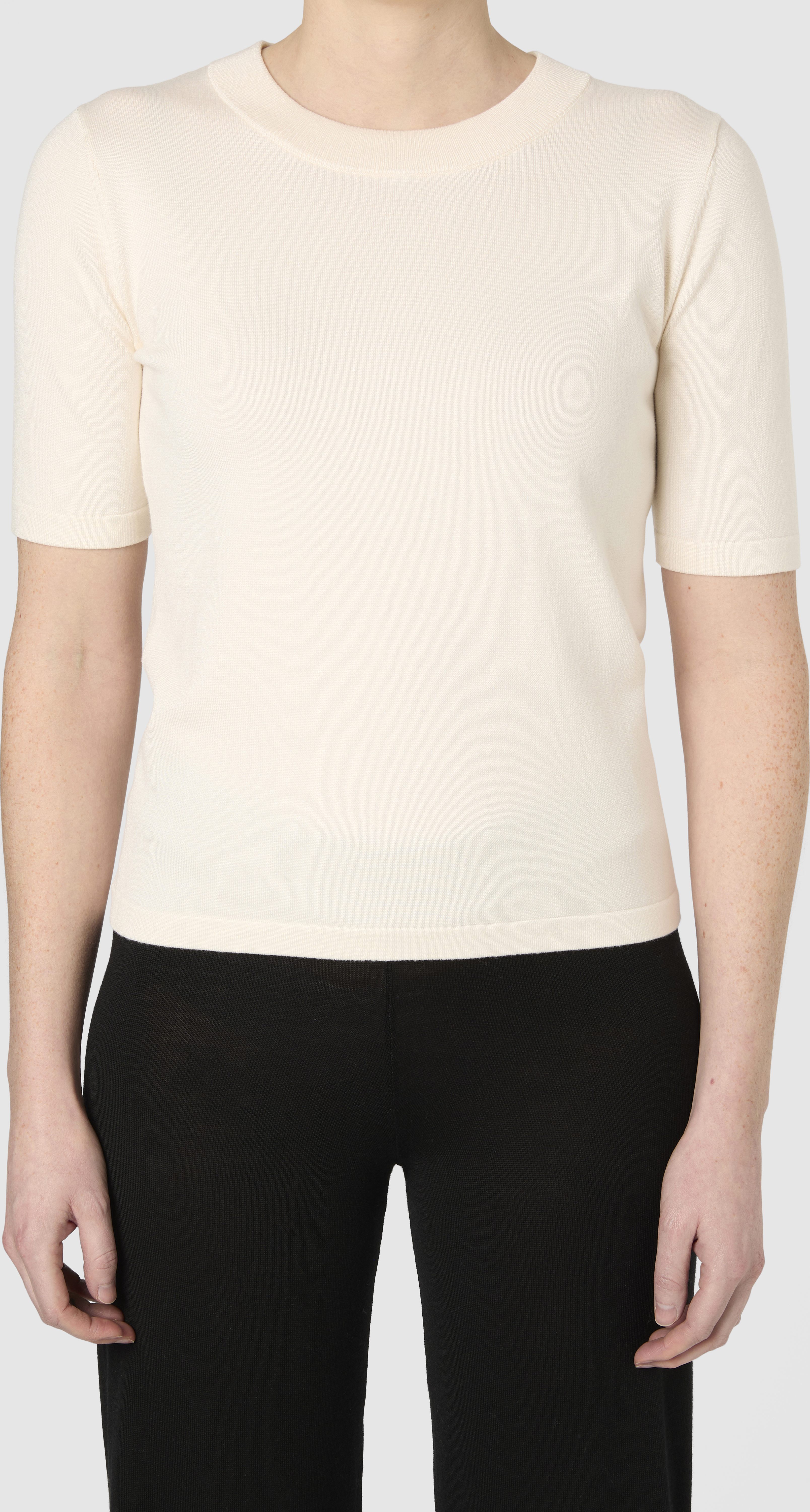 Kortärmad jumper KARIN, från Å WOMAN, i färgen Cream.