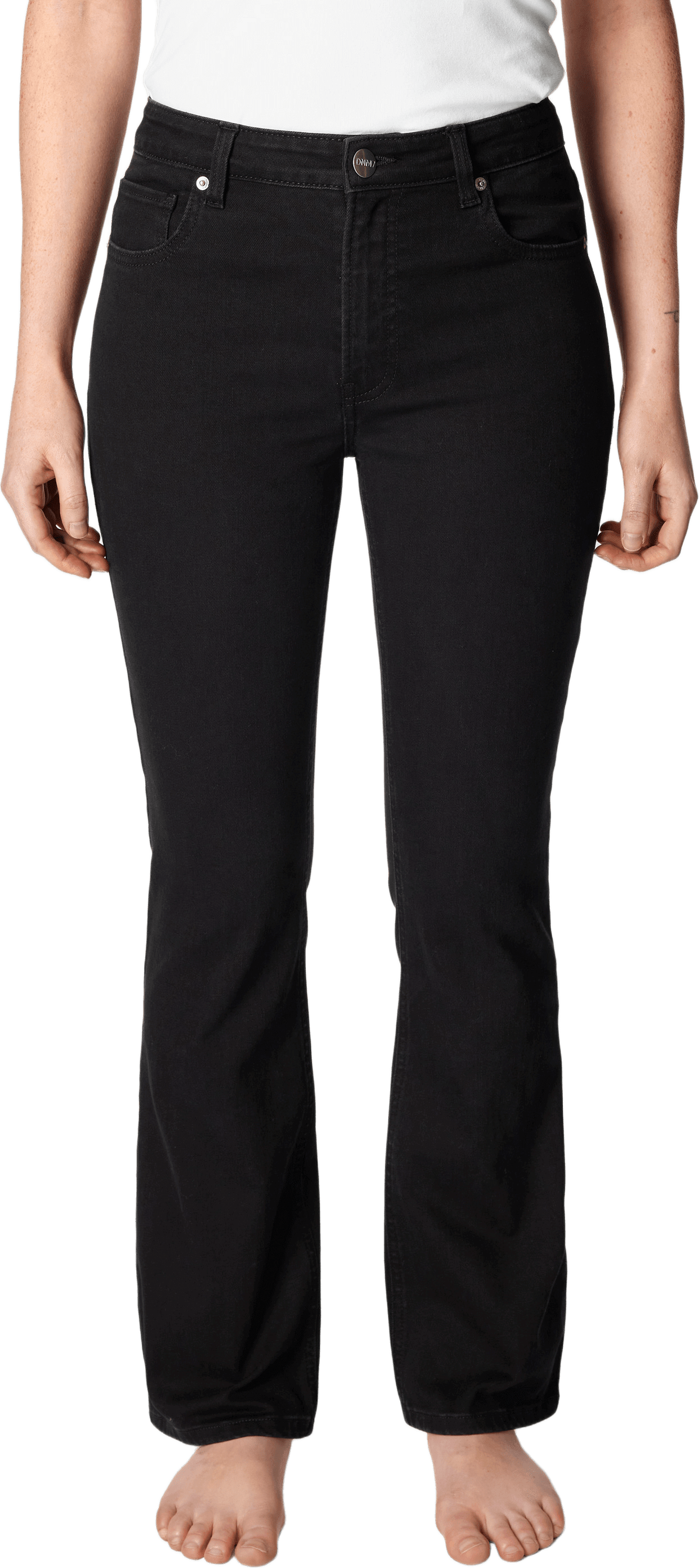 Jeans med flare DNM7 02, från DNM7, i färgen Black Wash.