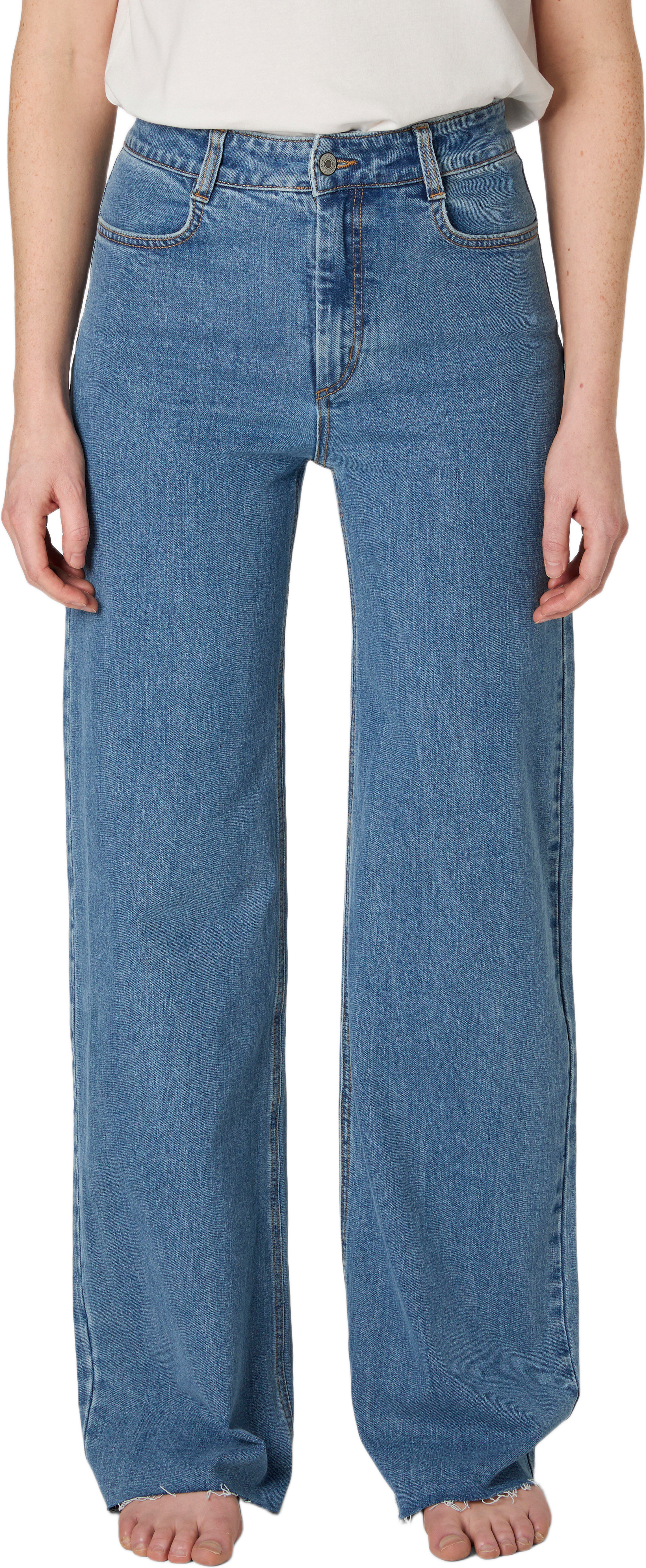 Vida jeans med hög midja IKA, från Carin Wester, i färgen Indigo Light Wash.