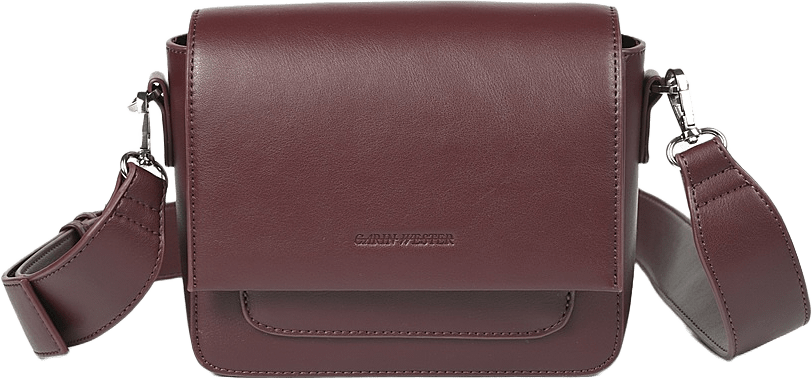 Crossbody CYNTHIA, från Carin Wester, i färgen Burgundy.