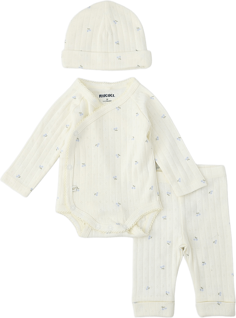 Tredelat babyset i pointelle, från RIKIKI, i färgen Cherry.