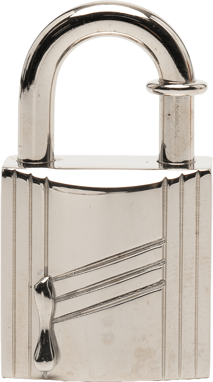 Hermès Palladium Plated Annee Arbre Cadena Lock Charm, från Luxclusif, i färgen silver.