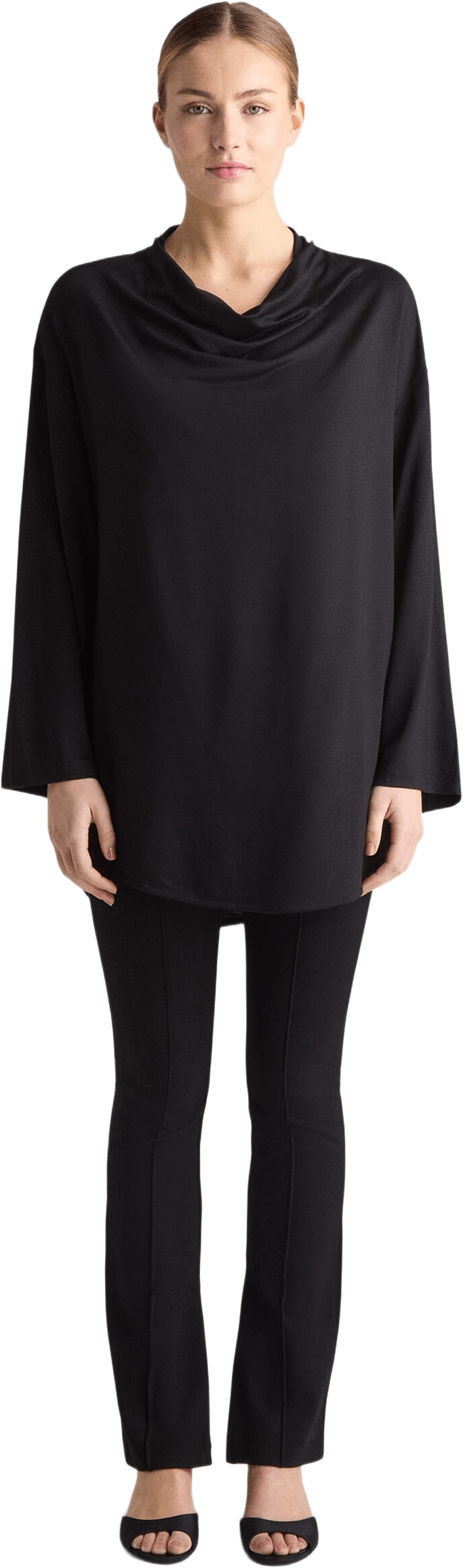 Gennova Top - Black, från Residus, i färgen black.