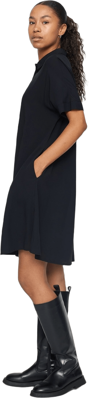 Srfreedom Ss Dress - Regatta, från Soft Rebels, i färgen black.