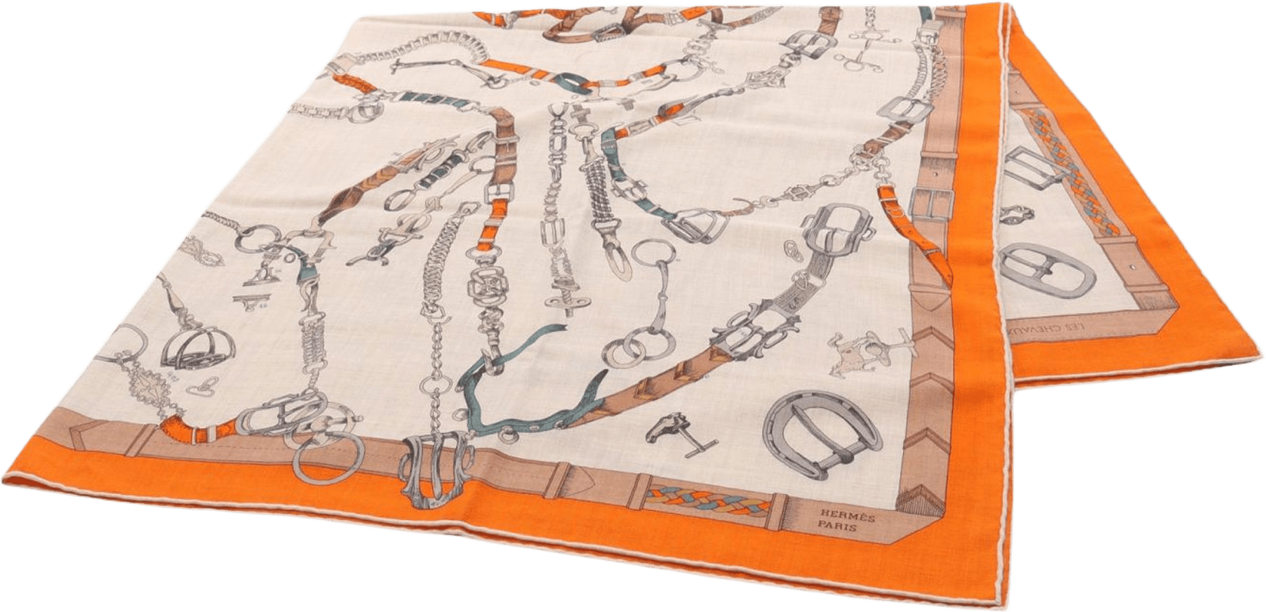 Hermès Les Chevaux Dechaines Cashmere Scarf, från Luxclusif, i färgen beige.