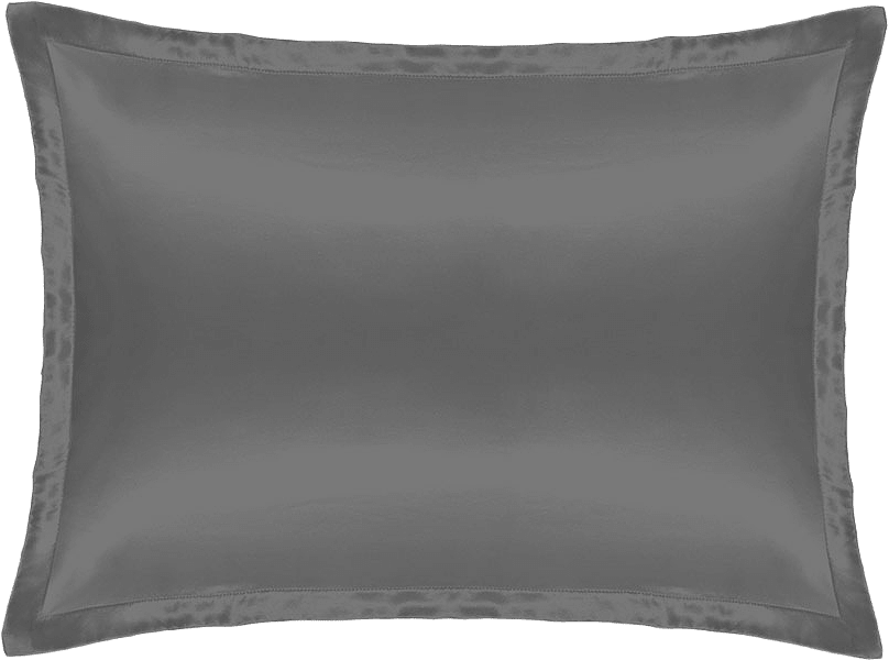 Silk Pillowcase, från Cloud & Glow, i färgen Charcoal.