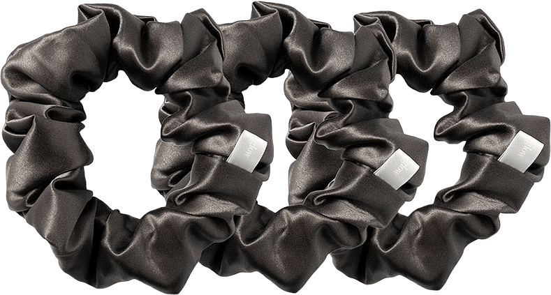 SILK Scrunchies Charcoal 4 cm, från Cloud & Glow, i färgen Charcoal.