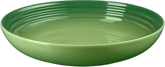 Signature Pastatallrik, från Le Creuset, i färgen Bamboo Green.