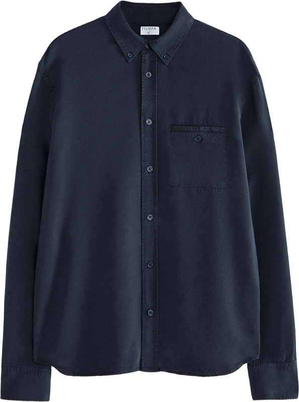Zachary Shirt, från Filippa K, i färgen Navy.