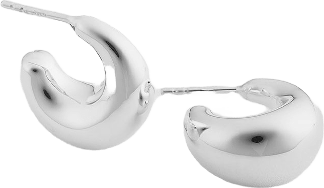 Bolded Little Sis Earrings Silver, från Syster P, i färgen Silver.