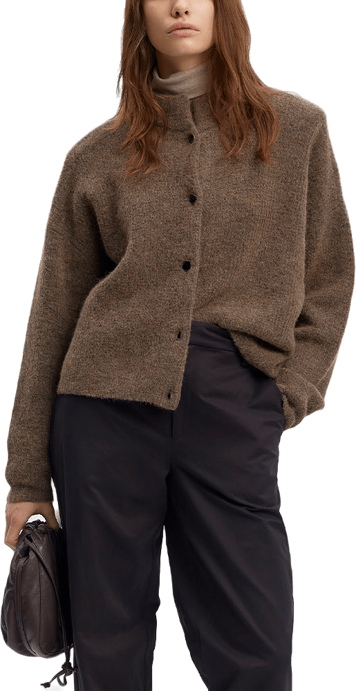 AlphaGZ Short Cardigan, från Gestuz, i färgen Dark Sand Melange.