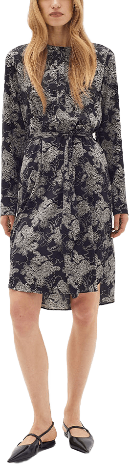 LikoIW Print Dress, från Inwear, i färgen Paisley Black/ Creme.