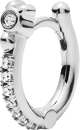 Magnolia Huggie, från Maria Black, i färgen Silver.